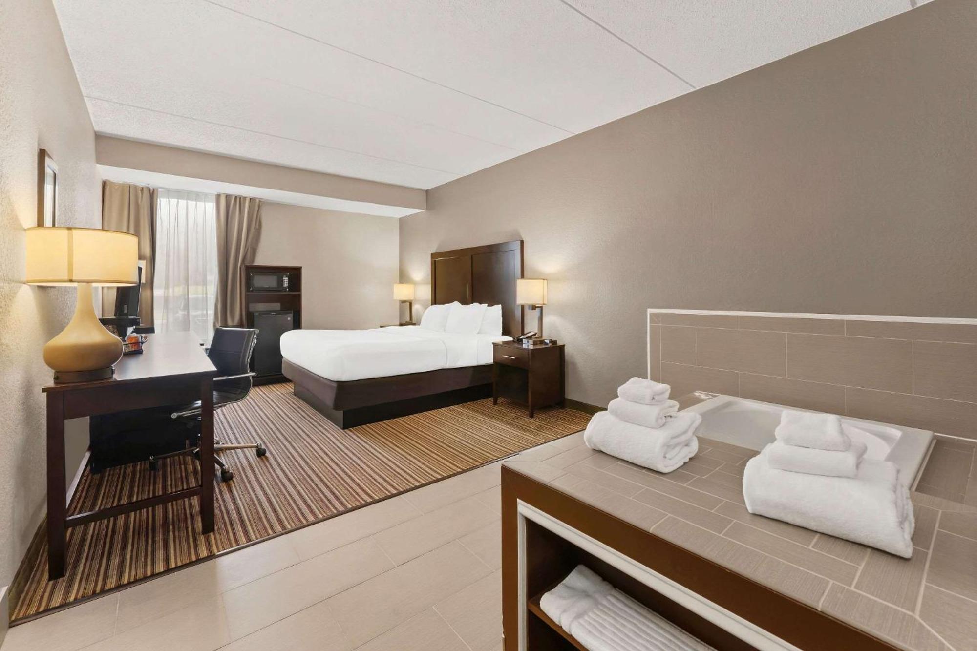Comfort Inn Lehigh Valley West Fogelsville Buitenkant foto