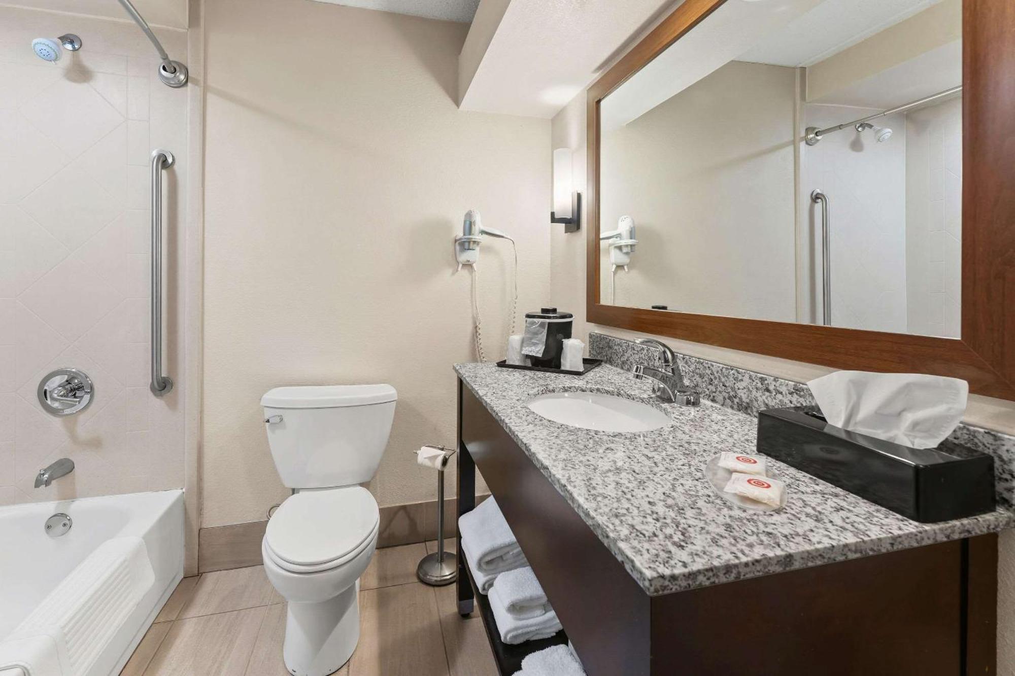 Comfort Inn Lehigh Valley West Fogelsville Buitenkant foto